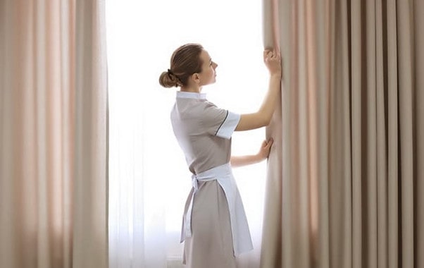 Hướng Dẫn Cách Vệ Sinh Rèm Vải