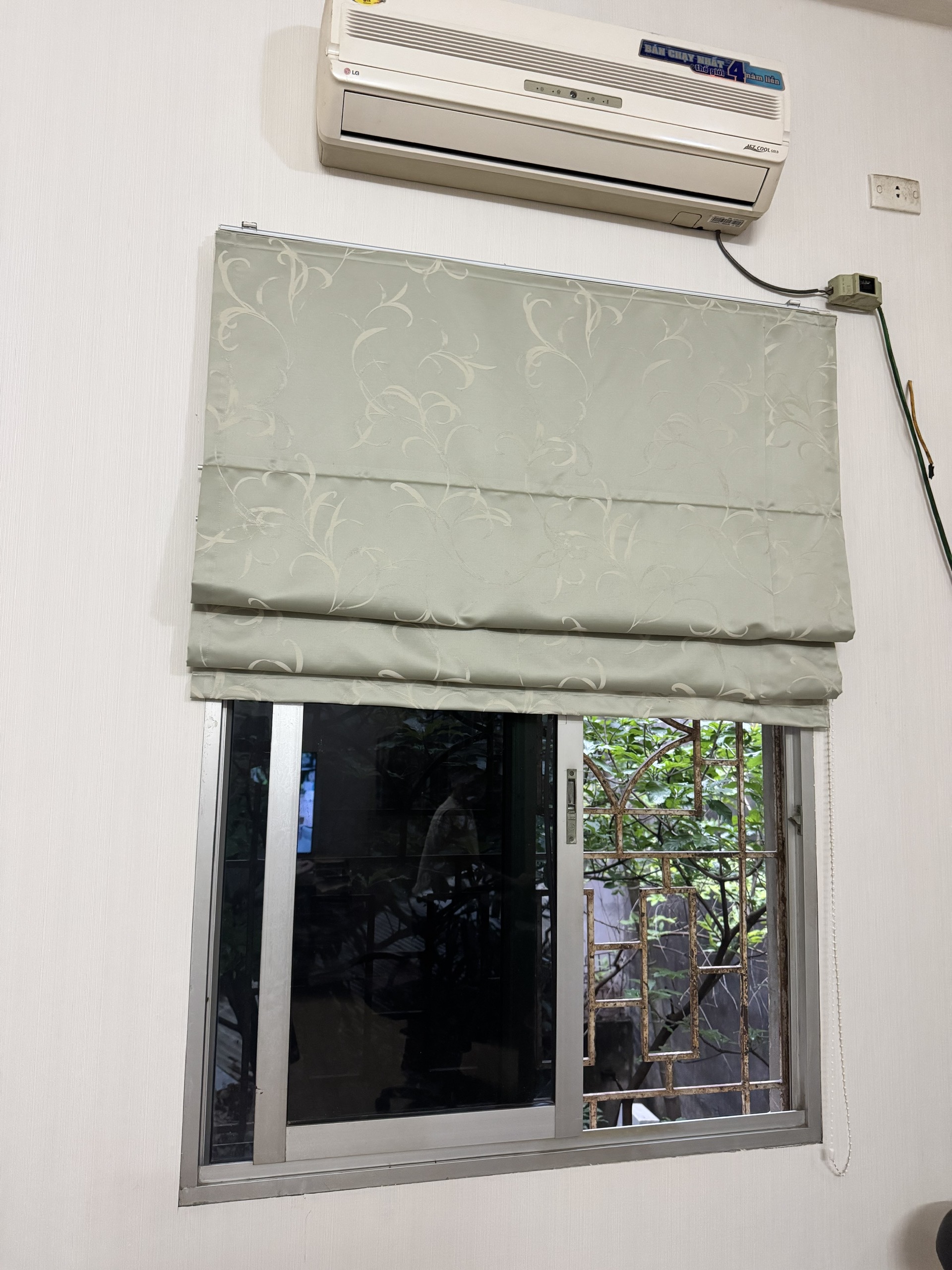 Rèm roman vải Nhật ML-7041 Lawrence trên cửa sổ công trình Giảng Võ